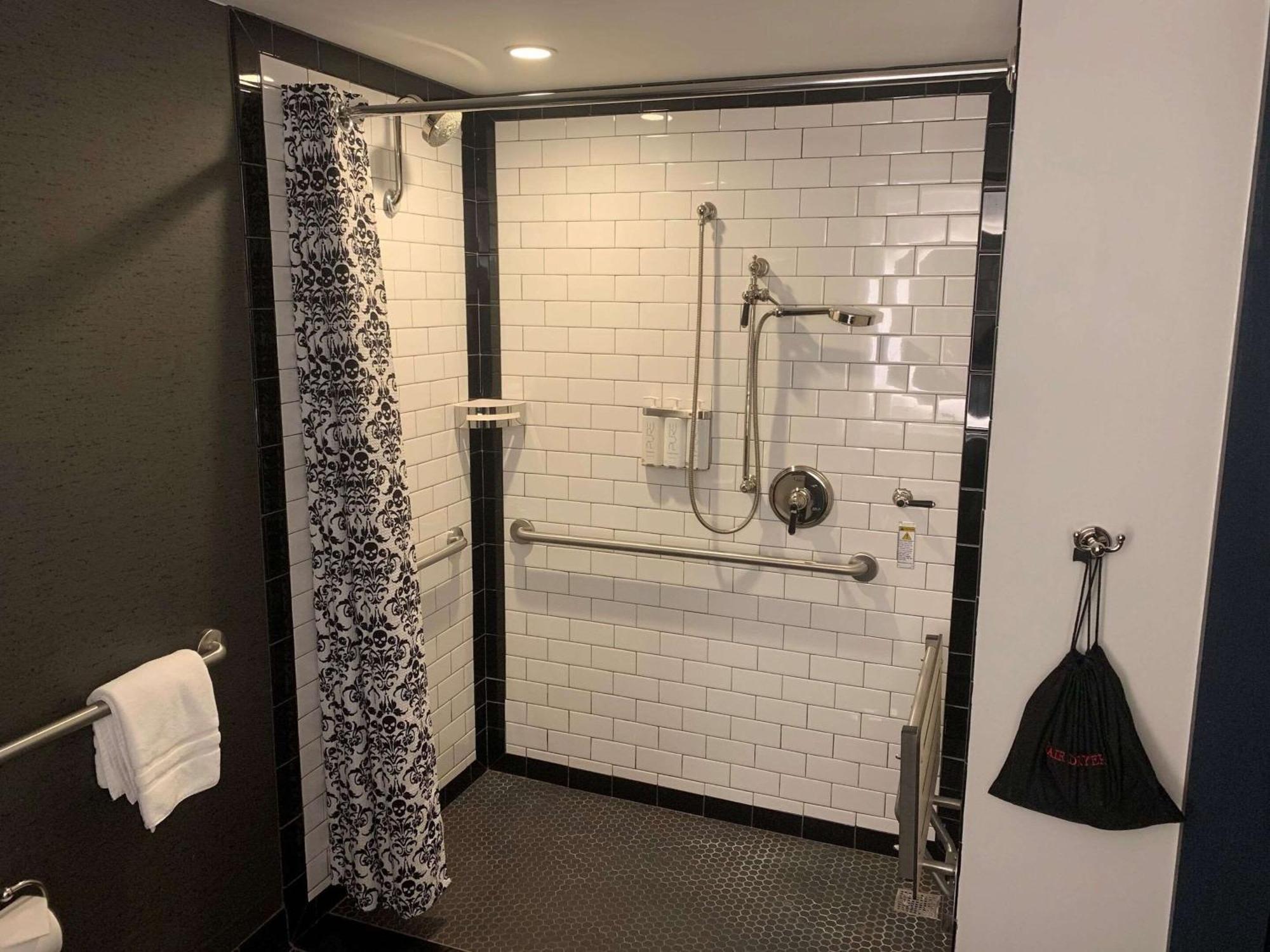 Cambria Hotel New Orleans Downtown Warehouse District Экстерьер фото